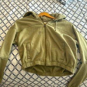 Green, medium Reserve Fairfax cropped jacket.